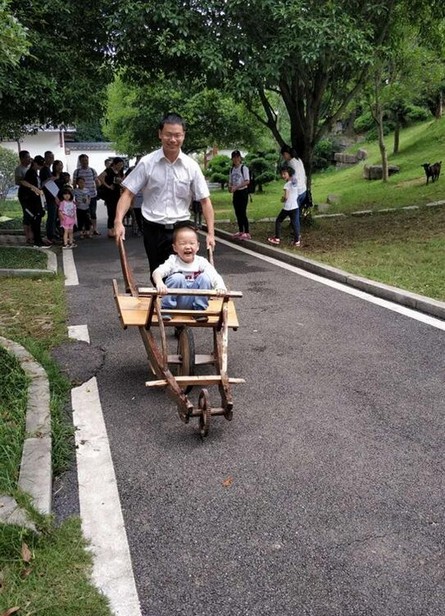 大手牵小手·“顽”转六一，江南网页版智能首次六一亲子主题活动圆满举行